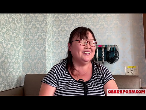 ❤️ Mama japoneză grasă își arată sânii uriași și se bucură de o jucărie sexuală. O mamă asiatică de 51 de ani vorbește despre experiența ei sexuală. Yukiko 1 OSAKAPORN milf grasă. ❌  at us ❤