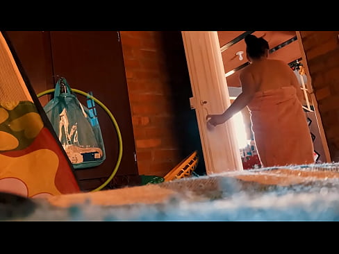 ❤️ Unchiul meu mă urmărește până la duș și mă fute în timp ce fac duș. ❌  at us ❤